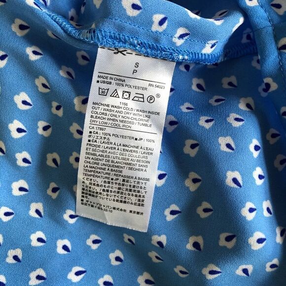 Banana Republic Blue Patterned Button Down Tank - Picture 9 of 9